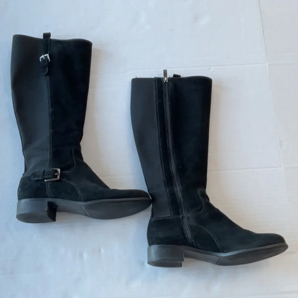 La Canadienne waterproof black suede knee high boot size 7.5